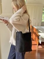 70Pcs Women's Suede-Like Faux Leather Tote with Leopard print - Image 15