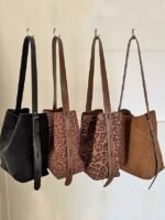 70Pcs Women's Suede-Like Faux Leather Tote with Leopard print - Image 12
